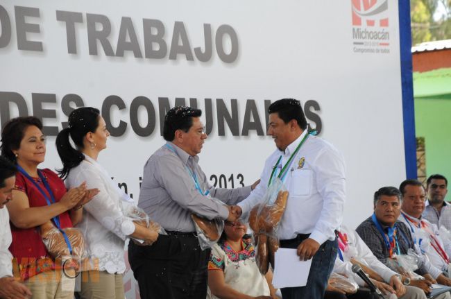 Realiza el gobernador Reyna García encuentro con autoridades comunales 