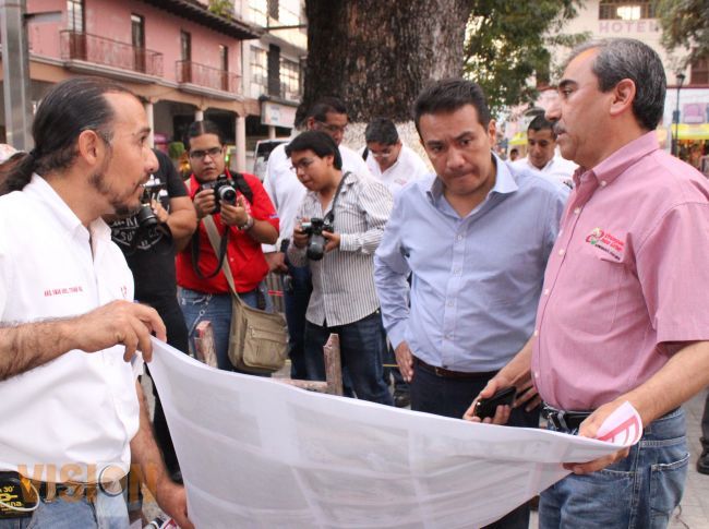 Supervisan obra en remodelación de la Plaza Mártires de Uruapan 