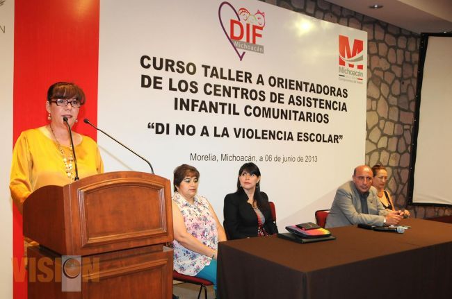 Capacitan a orientadoras de los CAIC´s.