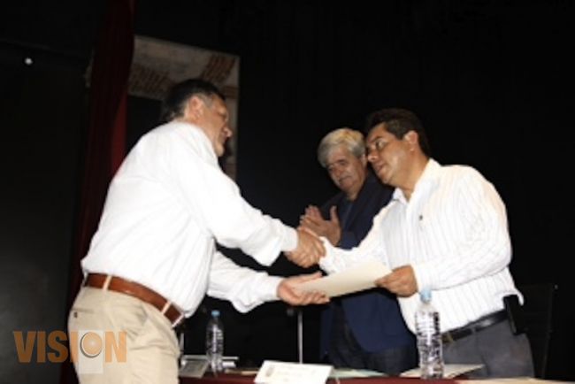 Presentan dos libros en la Facultad de Medicina Veterinaria que atienden necesidades formativas 
