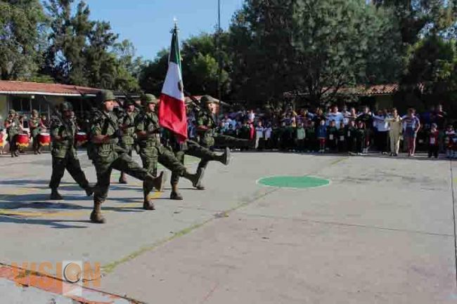 Alumnos de preescolar reconocen los 100 años del ejército mexicano