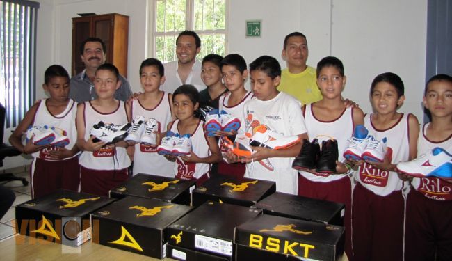 Apoyan a nuevos talentos en básquetbol
