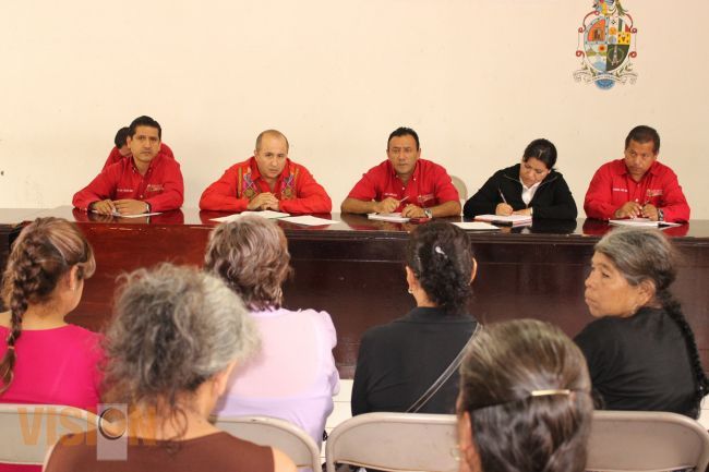  Ramón Hernández Orozco brinda alternativas de solución a colonos