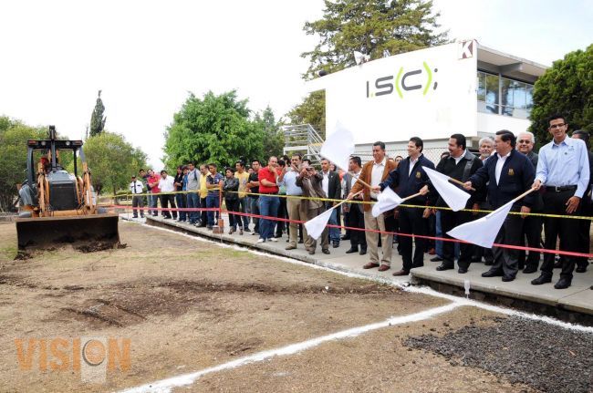 Arranca construcción de la plaza del estudiante en el Tec de Morelia.