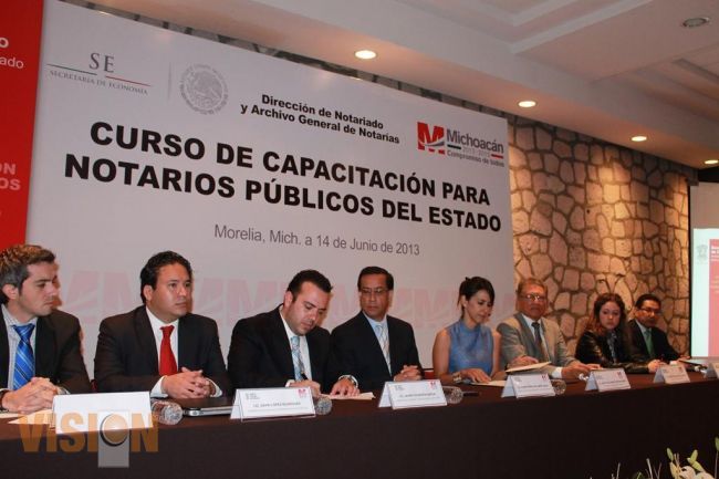Actualizan a notarios para facilitar apertura y desarrollo de nuevas empresas.