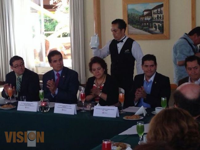 Coincide Ernesto Núñez con apoyar a hoteleros en el Estado 