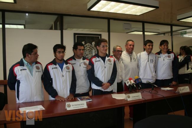 Universidad Michoacana reconoce a deportistas y entrenadores