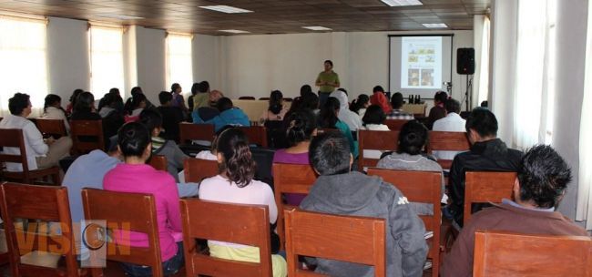 Se habla en la UIIM del enfoque profesional y definiciones, sobre la práctica del diseño artesanal 