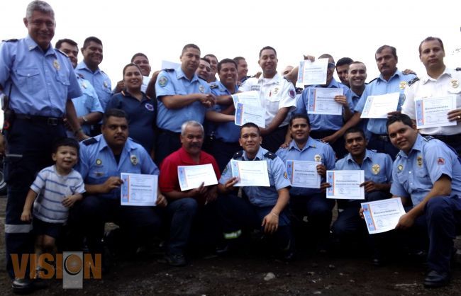 Reconocen a paramédicos  de Protección Civil Estatal