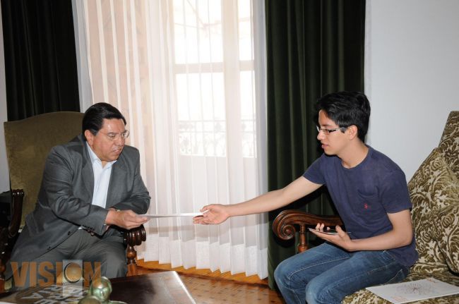 Promover la excelencia académica y superación de los jóvenes, uno de los objetivos del gobierno: JR