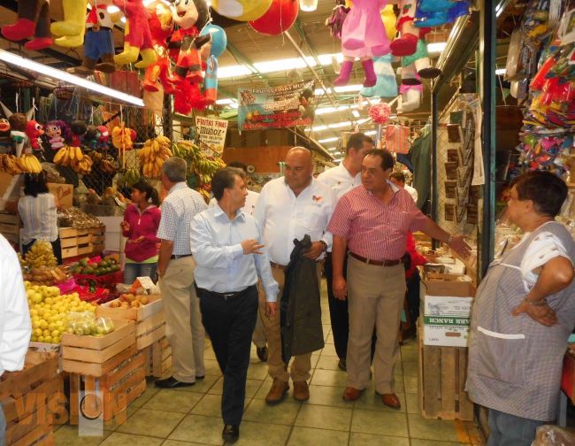 Locatarios festejan el 44 aniversario del Mercado Revolución