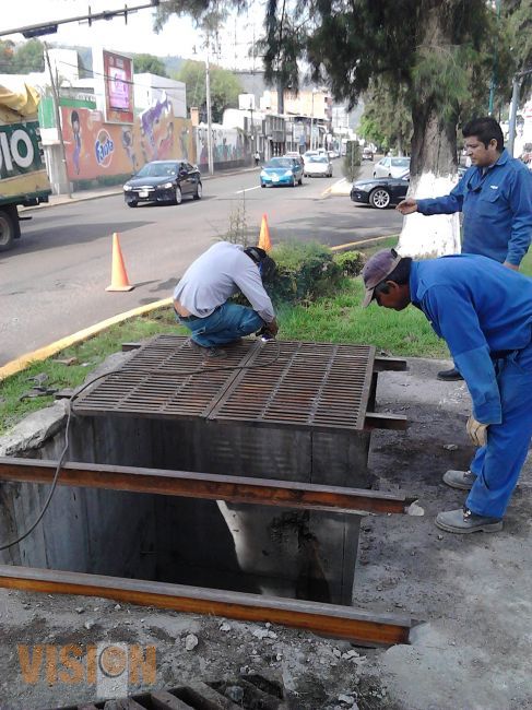 Coloca Ooapas reja a alcantarilla