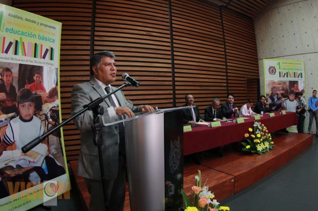 Reformas a los artículos 3 y 37, escalón para mejorar la educación en México: Jesús Arias
