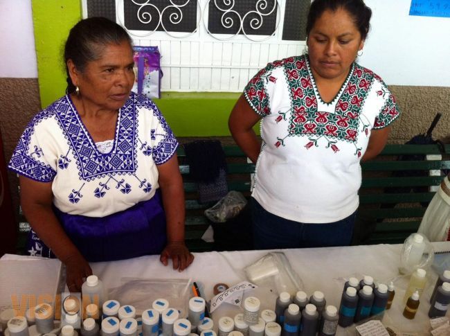 Capacitan a mujeres indígenas sobre herbolaria y elaboración de medicamentos.