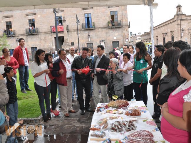 Arrancan tardes de verano en el Mercado de Dulces 