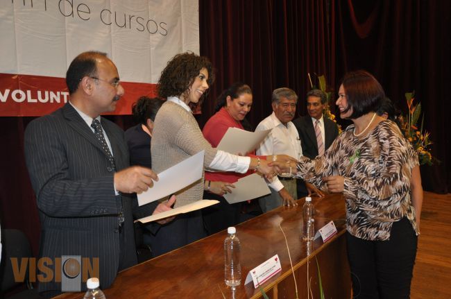 Más de 2 mil mujeres y jóvenes egresaron de los 73 CECADES del Municipio.