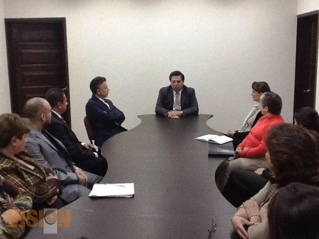 Presenta Jesús Reyna a nuevo titular de la representación de Michoacán en el DF.