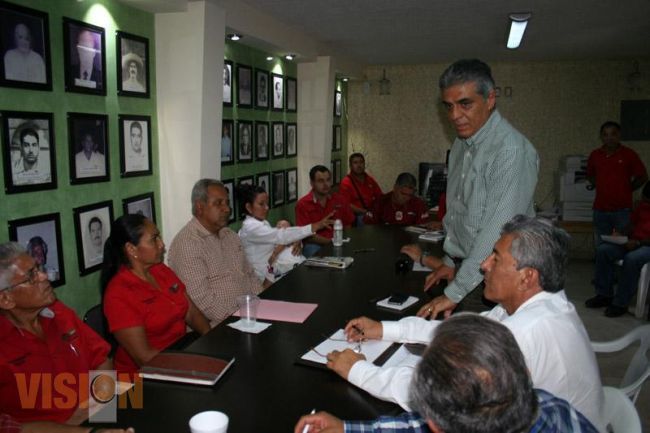 Se reúne Ramón Ballesteros con funcionarios de Buenavista Tomatlán