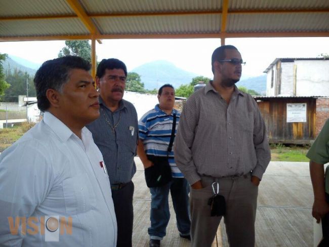 Realiza Secretario de Educación gira de trabajo por Coalcomán