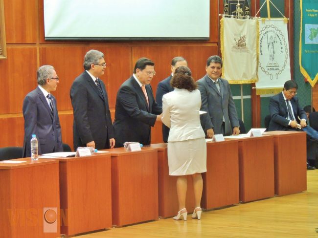 Entregan Premios “Venera 2013”, en el marco del Día del Abogado.