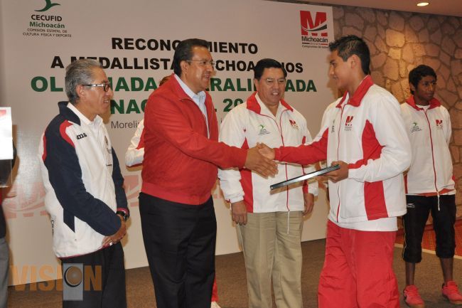 Entregan reconocimientos a deportistas michoacanos que obtuvieron medallas