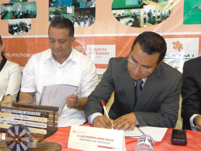 Firma Convenio Icatmi con la Asociación de Hoteleros de Pátzcuaro