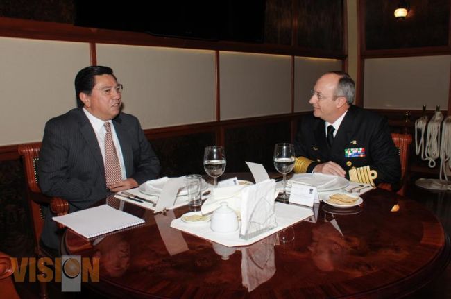 Se reunen el Gobernador Jesús Reyna y Secretario de Marina, Vidal Soberón