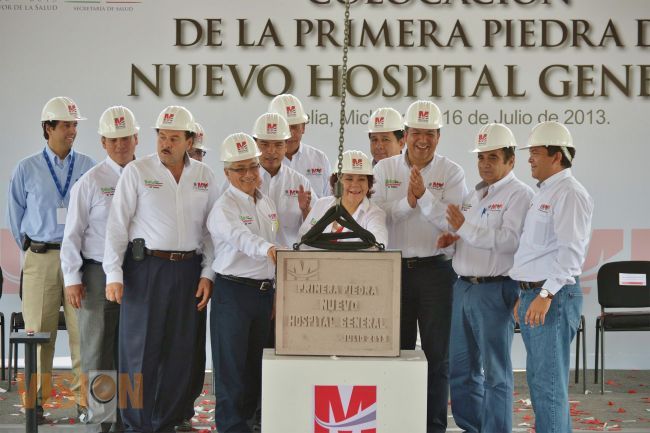 Colocan la Primera Piedra del Nuevo Hospital General.