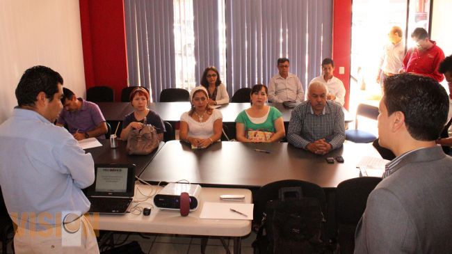 Orientan a empresas de Uruapan para que se inicien en la exportación