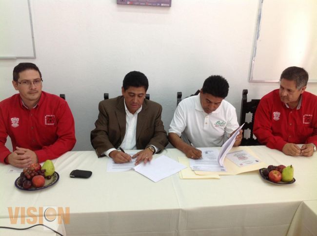 Firman convenio Casa de Artesanías y el Ayuntamiento de Tangancícuaro 