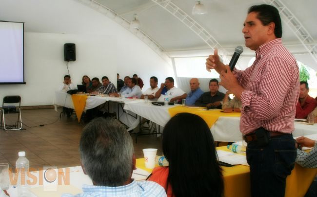 LLama Silvano Aureoles a trabajar para impulsar el Desarrollo de Michoacán