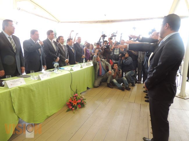 Toma Protesta nuevo consejo directivo de la AHMEMAC.