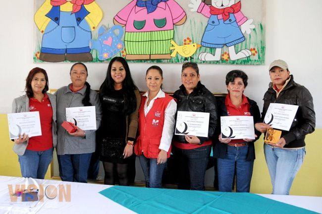 DIF Estatal reconoce a personal del CADI “Alfredo Zalce”.
