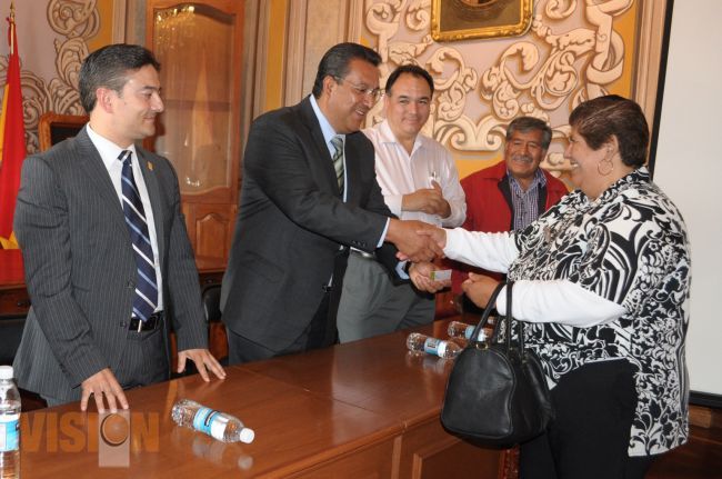 Presentan a nuevas autoridades municipales 