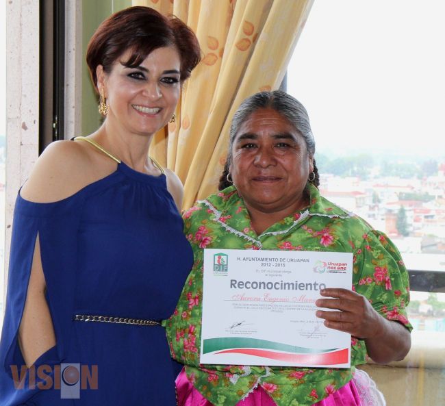 Reconoce Ana Luisa Cervantes labor de asesores de la Academia y Cecades del DIF municipal