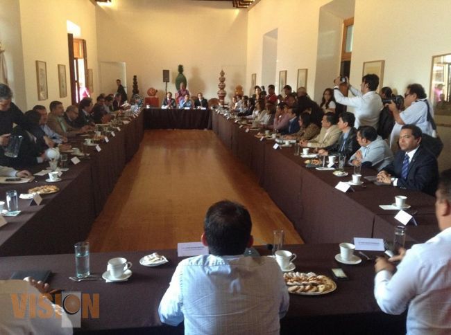 Informa gobernador Jesús Reyna a Legisladores y Líderes de Partidos sobre la situación de Seguridad