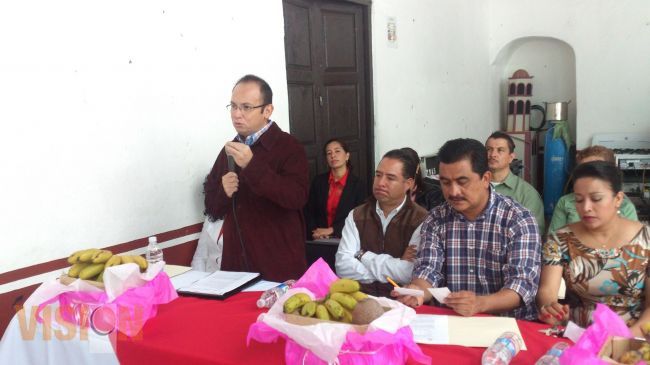 Emprendedoras de Ziracuaretiro reciben microcréditos de Conmujer 
