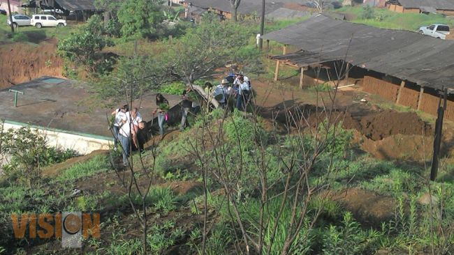 Jóvenes Hacen Reforestación en el Cerro de Jicalán