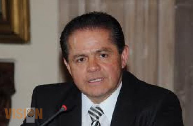 Carlos Río Valencia presenta su renuncia al cargo de Secretario de Finanzas.