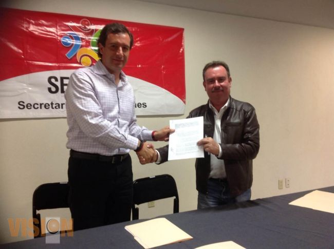 Firman convenio Sejoven y Ayuntamiento de Tancítaro.