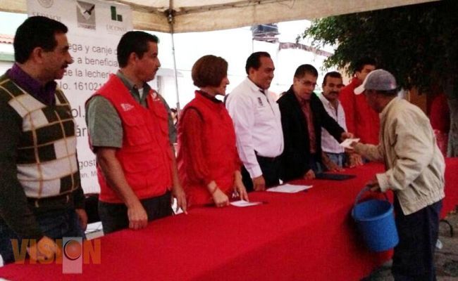 Renovaron tarjetas de LICONSA a 150 familias de Uruapan
