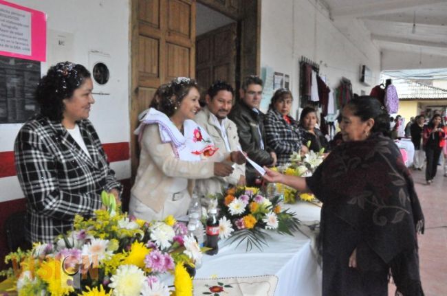 Jefas de familia concluyen curso de habilidades productivas