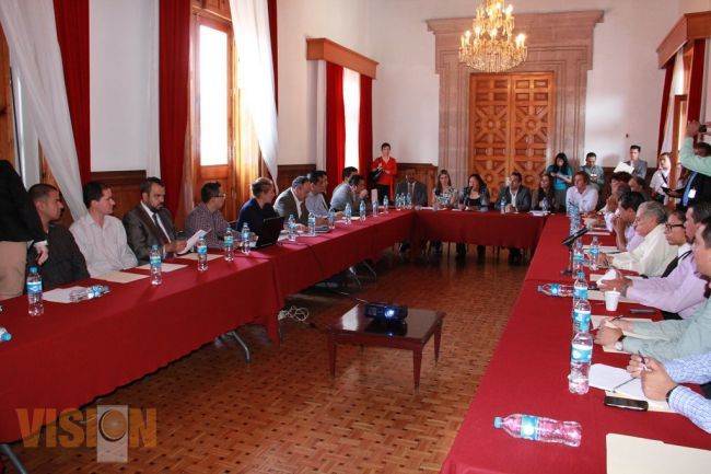 Se reúnen diputados locales con delegados federales en Michoacán