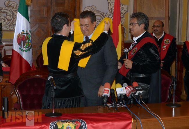 Signan hermanamiento Tunas de Morelia y España 