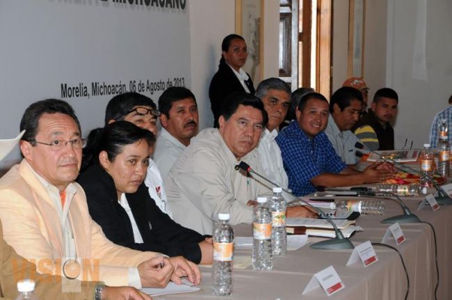 Atiende Jesús Reyna a comunidades indígenas del oriente michoacano