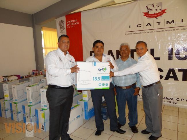 Entregan equipamiento para mejorar servicio en plantel ICATMI Turicato.