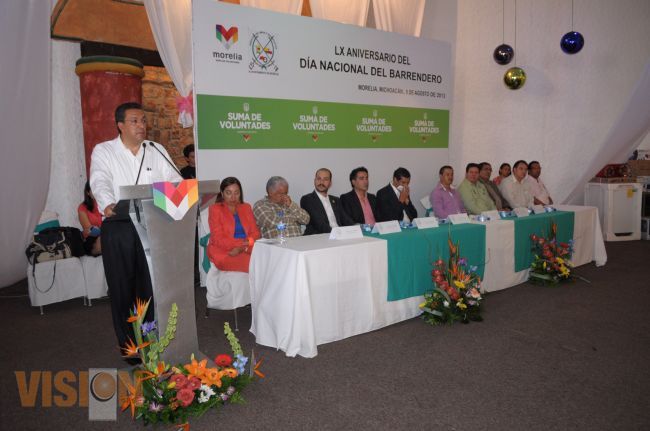 Festejan al barrendero en su día 