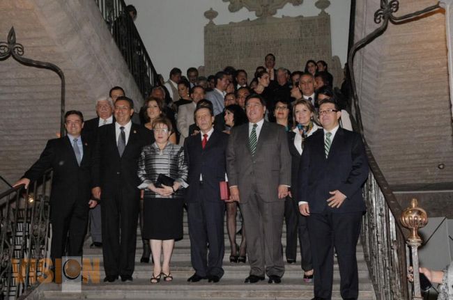 El Gobernador Jesús Reyna preside reconocimiento a Juristas