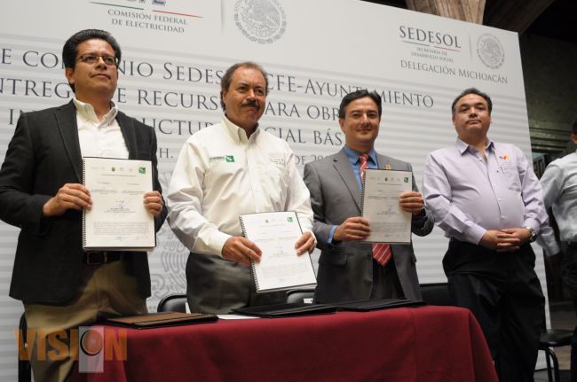 Ayuntamiento de Morelia, CFE y Sedesol, firman convenio para electrificar 600 viviendas.