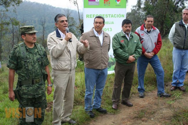 Concluye ciclo de reforestación 2013 en Morelia.
